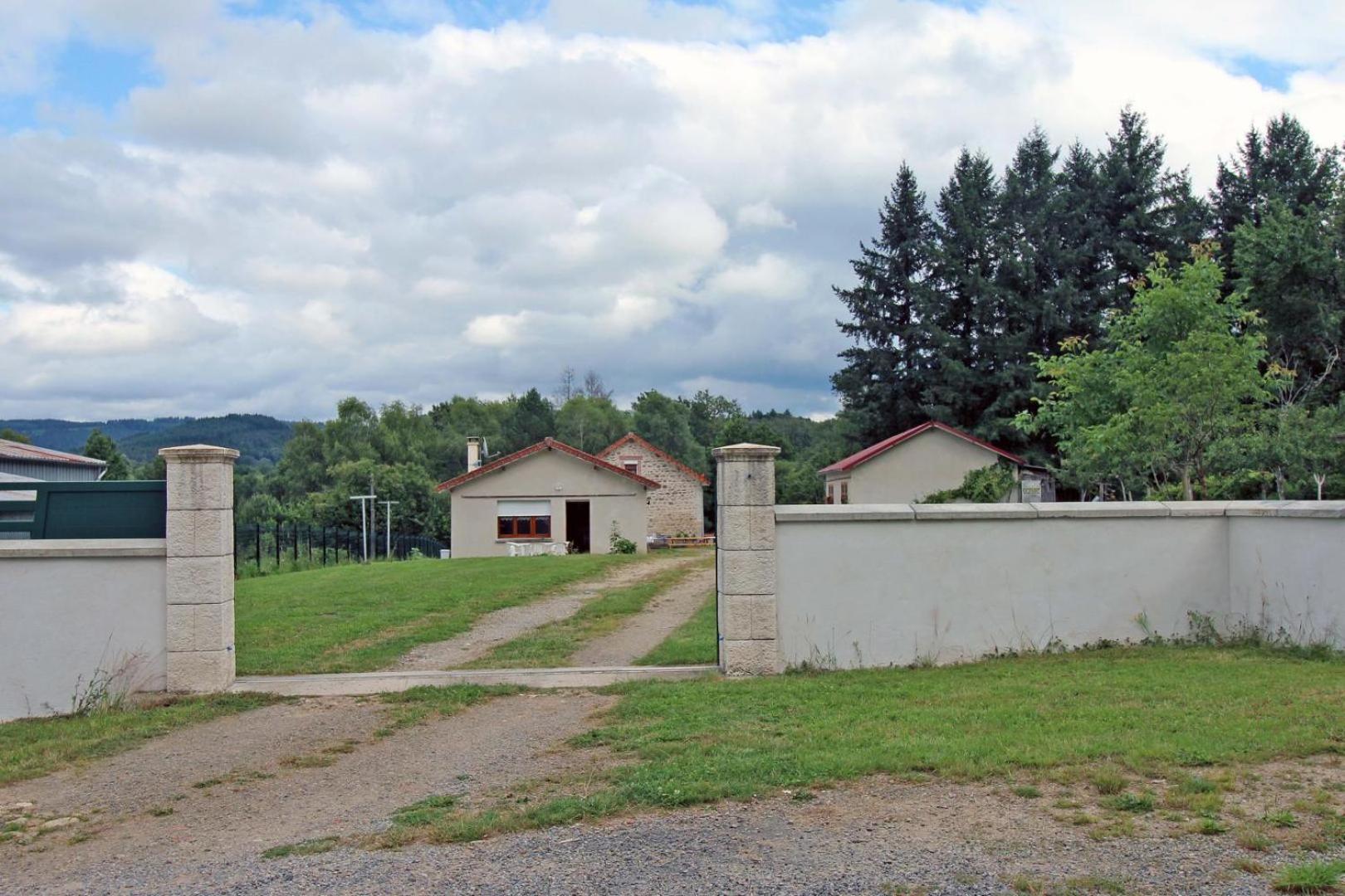 Вилла Au Bon Accueil Peyrat-le-Chateau Экстерьер фото